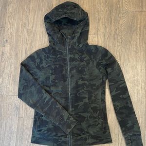 Lululemon Camo Scuba Zip up Size 8